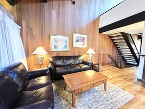 TV, fireplace - Kingswood Cornerview Condo | KWC1055 (Kings Beach)