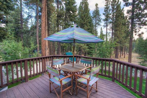Wolfpack Refuge | Private Hot Tub & Beautiful Yard | CYH1077