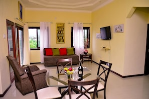 Premium Apartment, 2 Bedrooms, Bathtub, Mountain View | Room amenity