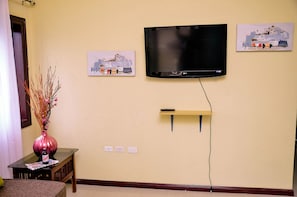 Premium Apartment, 2 Bedrooms, Bathtub, Mountain View | Room amenity