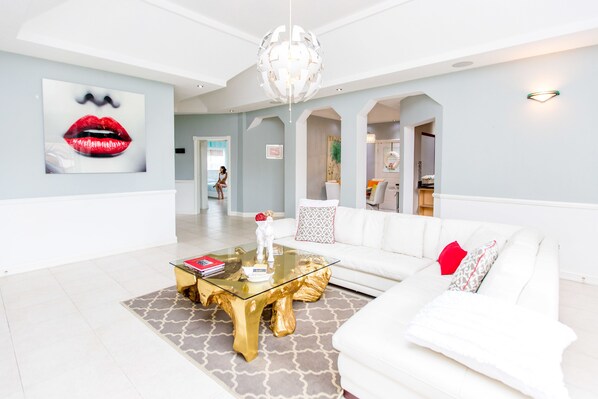 Interior - Sparkle Luxury (Kingston)