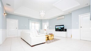 Interior - Sparkle Luxury (Kingston)