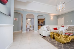 Interior - Sparkle Luxury (Kingston)
