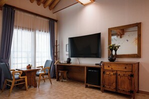 Habitación Grand con 2 camas individuales | Decoración personalizada, muebles diferentes y wifi gratis 