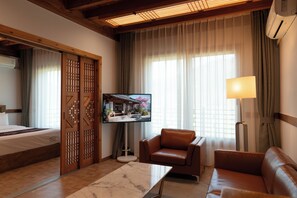 Suite Modern A Room | Decoración personalizada, muebles diferentes y wifi gratis