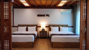 Suite Modern A Room | Decoración personalizada, muebles diferentes y wifi gratis