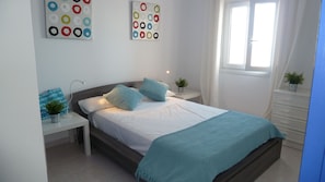 3 bedrooms, in-room safe, iron/ironing board, free WiFi