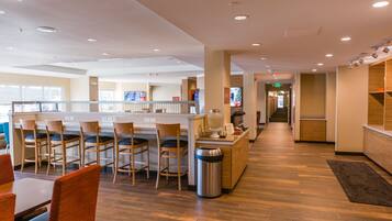 Buffet déjeuner gratuit tous les jours