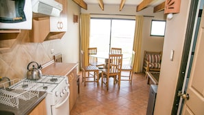 Family Cabin, 3 Bedrooms, 2 Bathrooms | Private kitchen - Cabañas Las Añañucas II (La Serena)