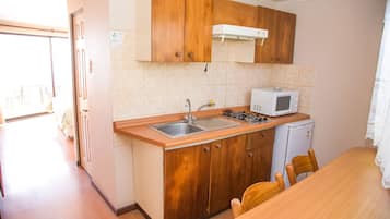 Standard Double Room, 1 Bedroom, Private Bathroom | Private kitchen | Fridge, microwave, stovetop, cookware/dishes/utensils