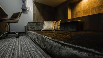 Loft Standard | Una scrivania, Wi-Fi gratuito, lenzuola