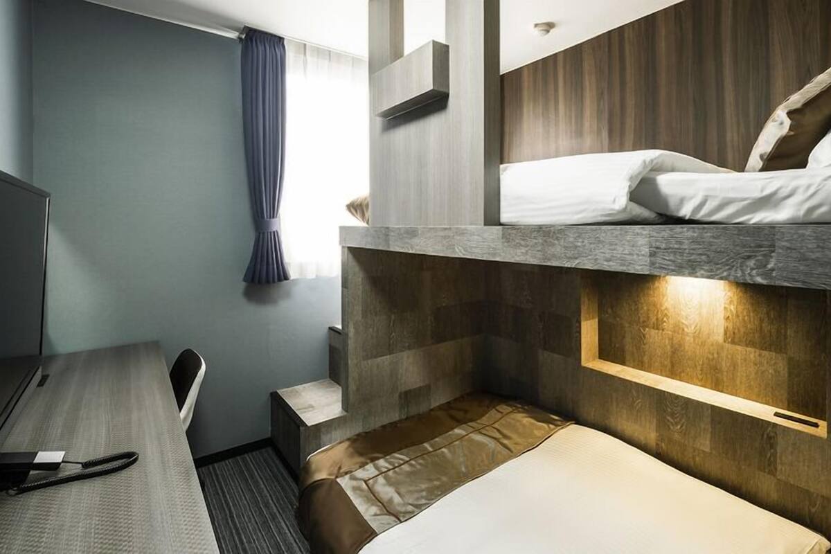 Desk, free WiFi, bed sheets