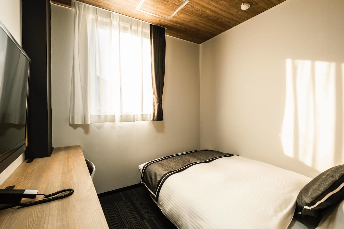 Semi Double Room, Non Smoking | Desk, free WiFi, bed sheets