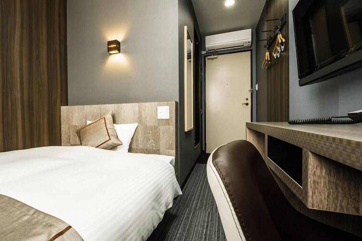 Desk, free WiFi, bed sheets