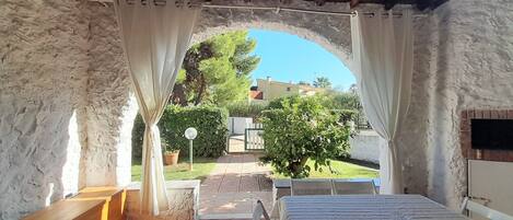 屋外ダイニングエリア