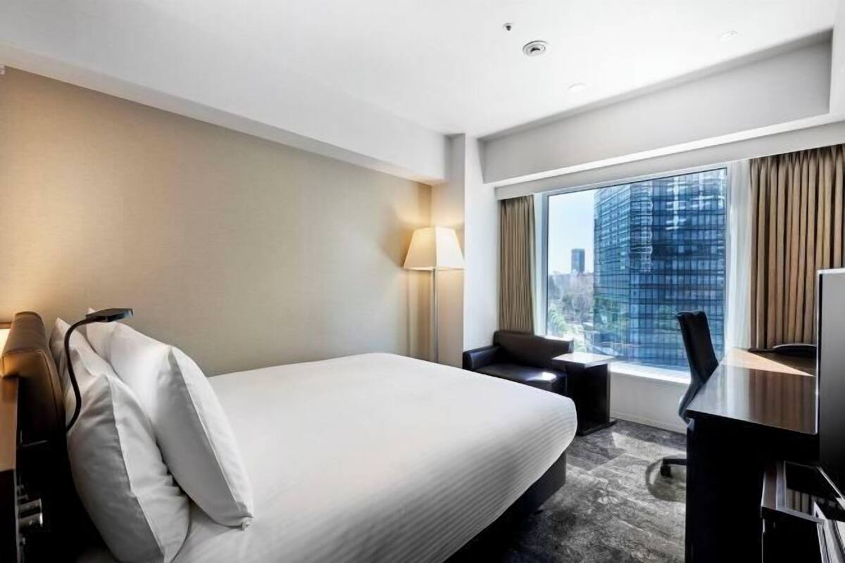 In-room safe, blackout curtains, soundproofing