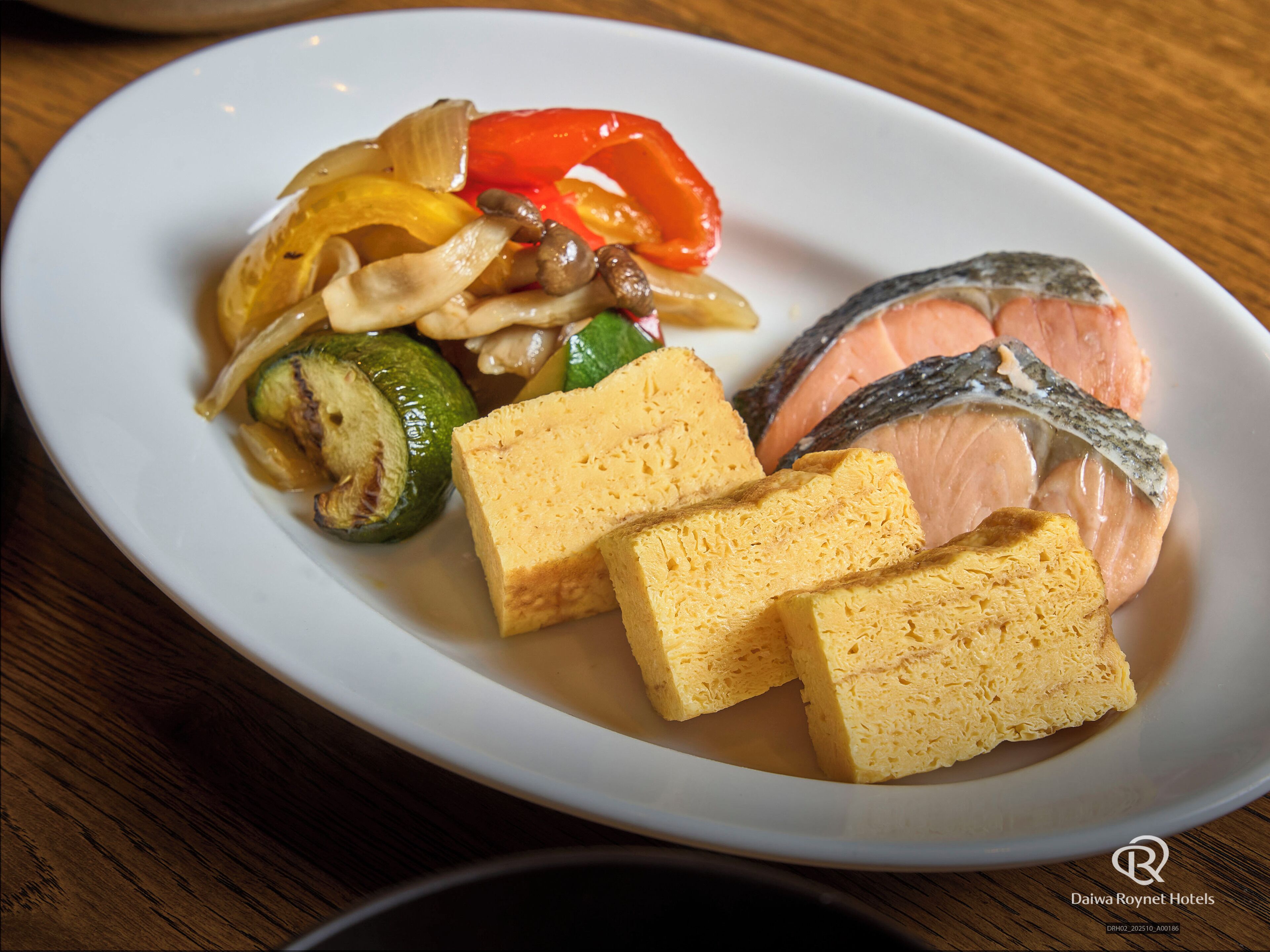 Daily buffet breakfast (JPY 1980 per person)