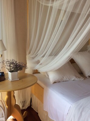 3 bedrooms, in-room safe, desk, iron/ironing board