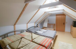 2 bedrooms, travel crib, free WiFi