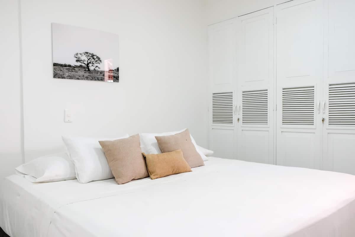 Iron/ironing board, free WiFi, bed sheets