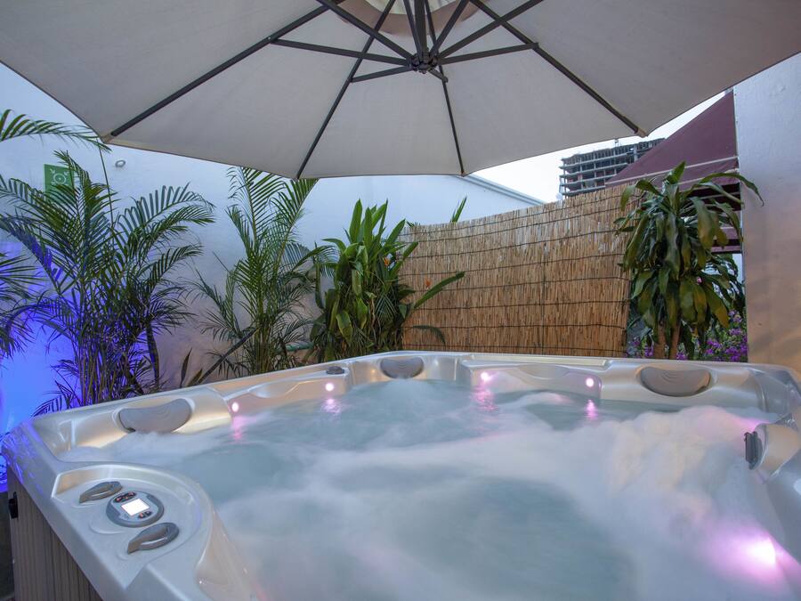 Outdoor spa tub