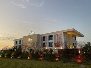 Fasade – kveld/natt