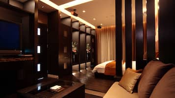 Executive Suite, Non Smoking | 1 bedroom, Egyptian cotton sheets, premium bedding, Select Comfort beds