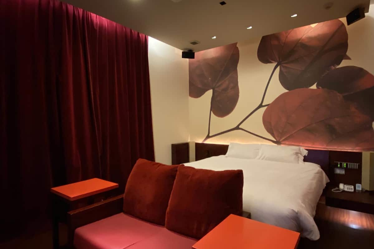 Deluxe Room, Non Smoking | 1 bedroom, Egyptian cotton sheets, premium bedding, Select Comfort beds