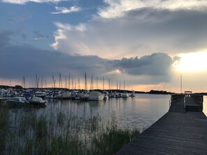 Marina - Spacious vacation home with a great garden, fireplace, close to the water and in a central location (Rechlin)