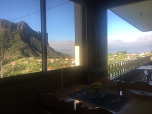 Dining - Pereira´s House - Mountains & Sea (Porto da Cruz - Madeira)