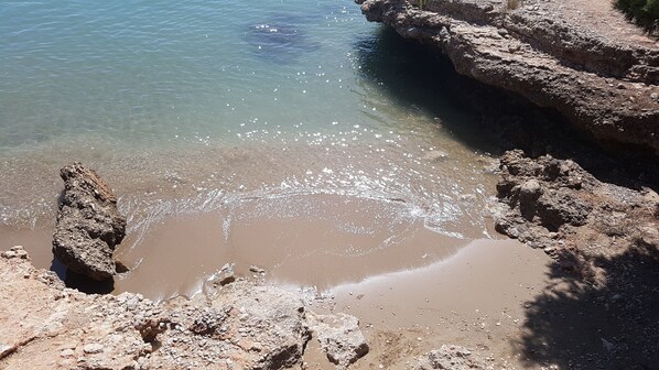 On the beach - Villa with sea views, direct access to the beach and extensive garden (Alcanar)