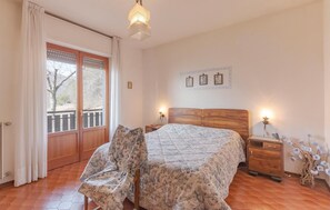 2 Schlafzimmer, Reisekinderbett