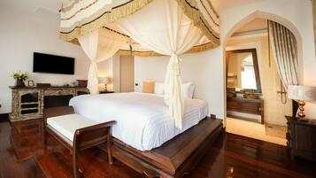 Habitación junior con 1 cama matrimonial o 2 individuales | Ropa de cama de alta calidad y caja de seguridad en la habitación