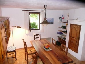 Dining - PROVENCE: HOUSE IN LES SALLES/VERDON, 400 M FROM LAC DE SAINTE-CROIX, GORGES DE L'OUEST (Les Salles-Sur-Verdon)