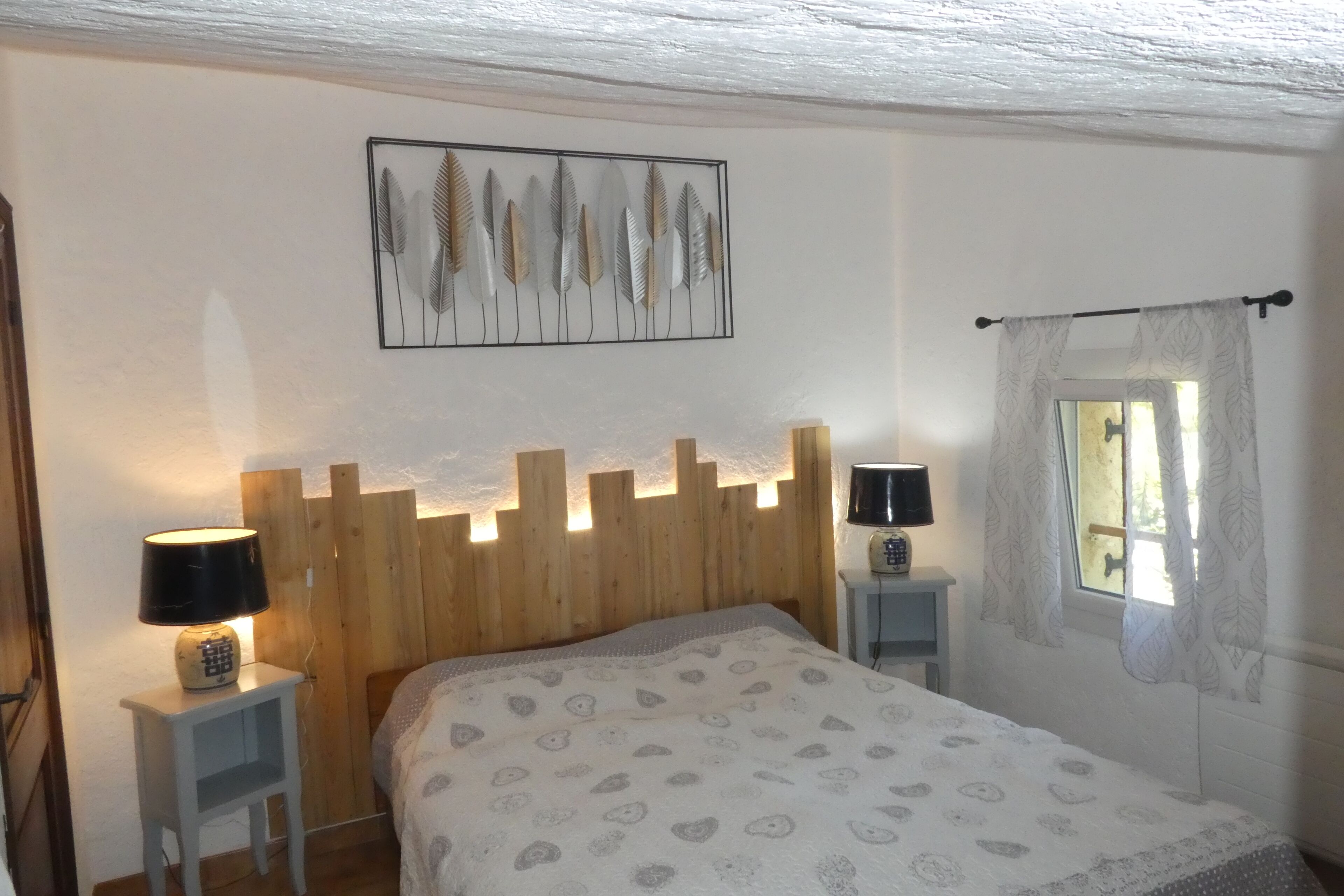 2 habitaciones, escritorio, tabla de planchar con plancha y wifi gratis 