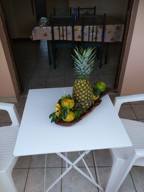 Dining - Haut de villa 3 pieces beau cadre de vie vue montagne (st joseph)