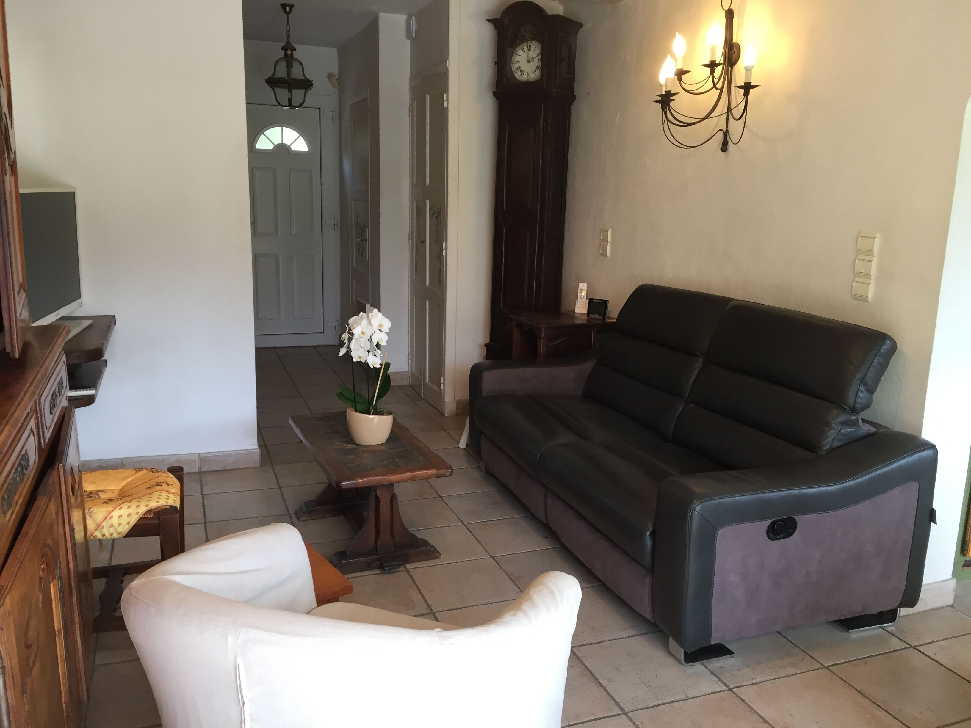 TV, books, stereo, offices