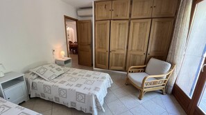 3 bedrooms, iron/ironing board