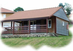 Exterior detail - Chalet, panoram view, fully equipped, terrace, indoor pool. (Blavignac)