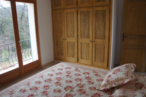3 bedrooms, iron/ironing board