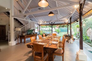 In-room dining - Villa Miracle (Denpasar)