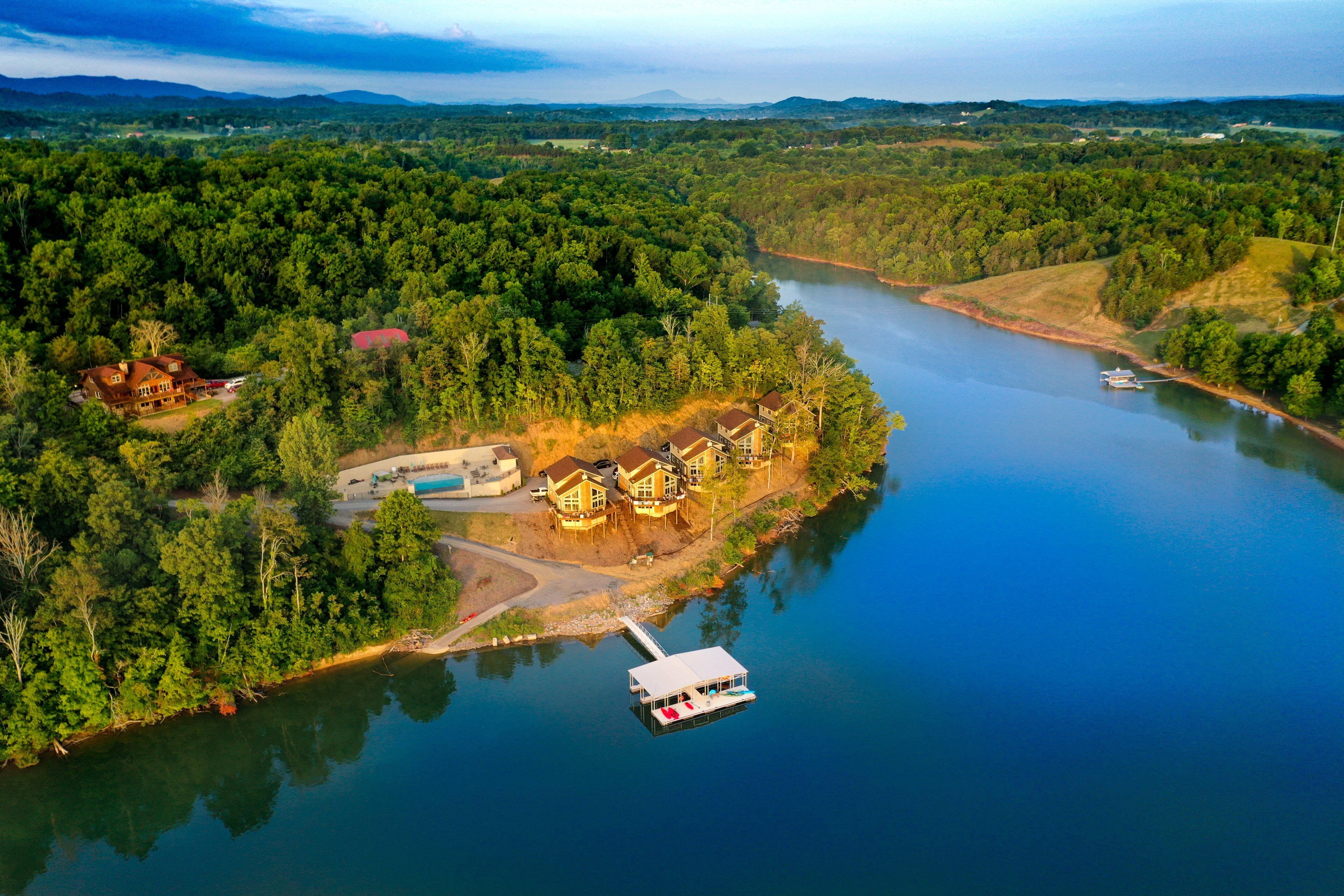 Douglas Lake Views, Pool, Hot Tub, Fire Pit, Dock, Great for Families!