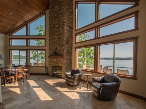 Luxusvilla am See mit 7 Schlafzimmern! Für bis zu 18 Personen und in der Nähe der Smokies!