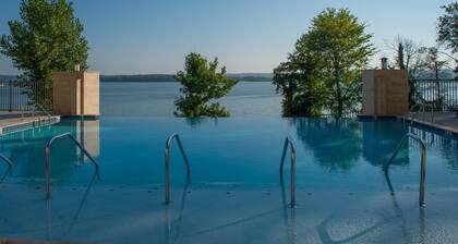 Douglas Lake Views, Near Pigeon Forge/ Gatlinburg, Dollywood!