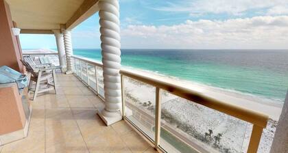 Luxuriöses 3BR SkyHome mit Panoramablick auf das Meer, nur wenige Schritte vom Strand entfernt!