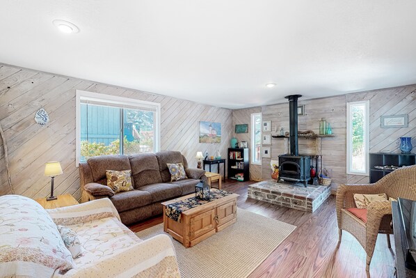 Télévision, lecteur de DVD, livres