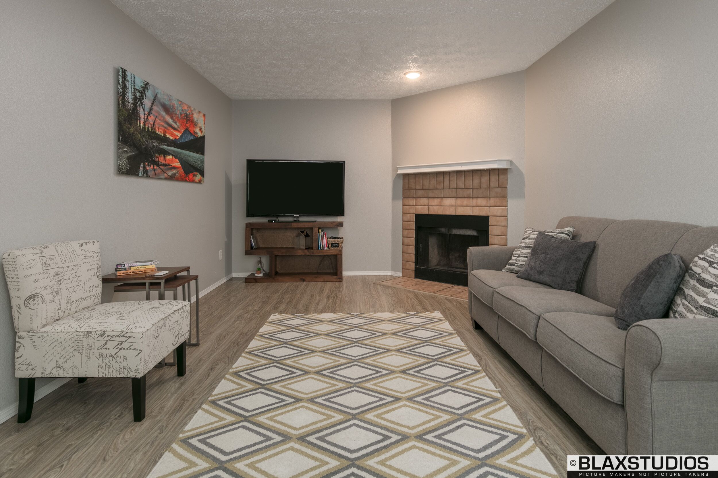 Mountain Views! Ground floor unit in a triplex near shopping and amenities