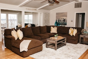 TV, fireplace