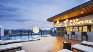 Outdoor pool, open 7 AM to 9:00 PM, pool umbrellas, sun loungers - Ruby Light Hotel Danang (Da Nang)