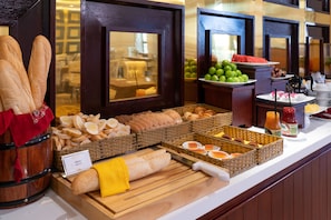 Tägliches Frühstücksbuffet gegen Gebühr